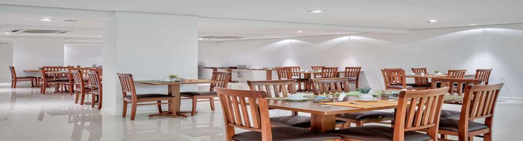 Best Hotel سوبرال المطعم الصورة